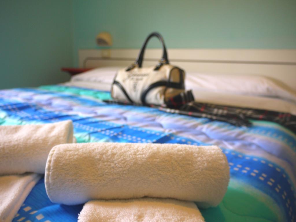 Hotel Maena Rimini Quarto foto