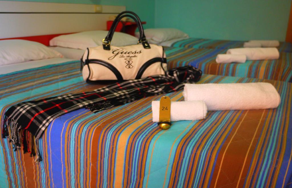 Hotel Maena Rimini Quarto foto