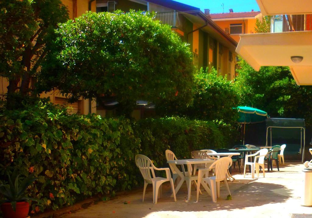 Hotel Maena Rimini Quarto foto