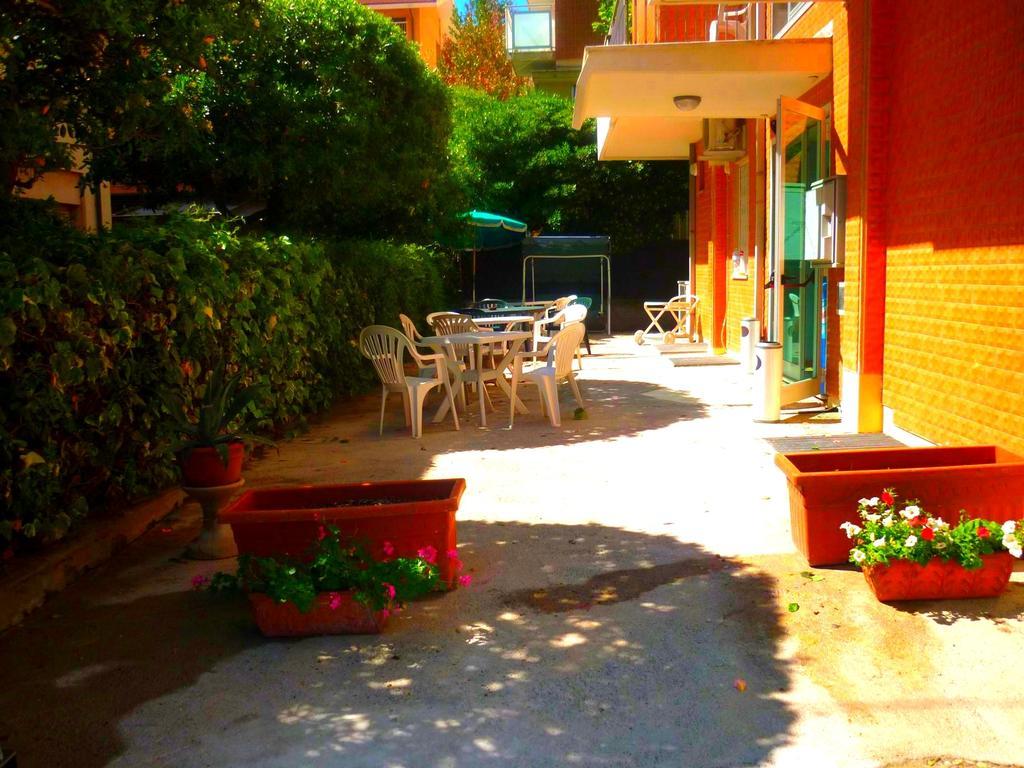 Hotel Maena Rimini Quarto foto