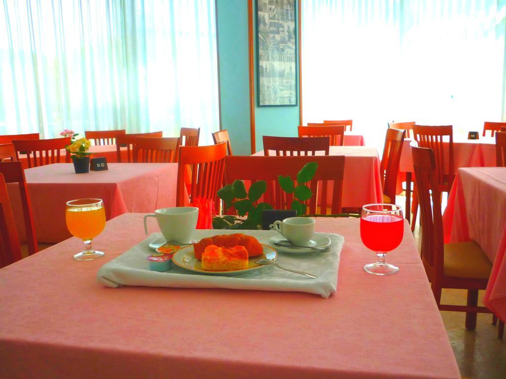 Hotel Maena Rimini Quarto foto