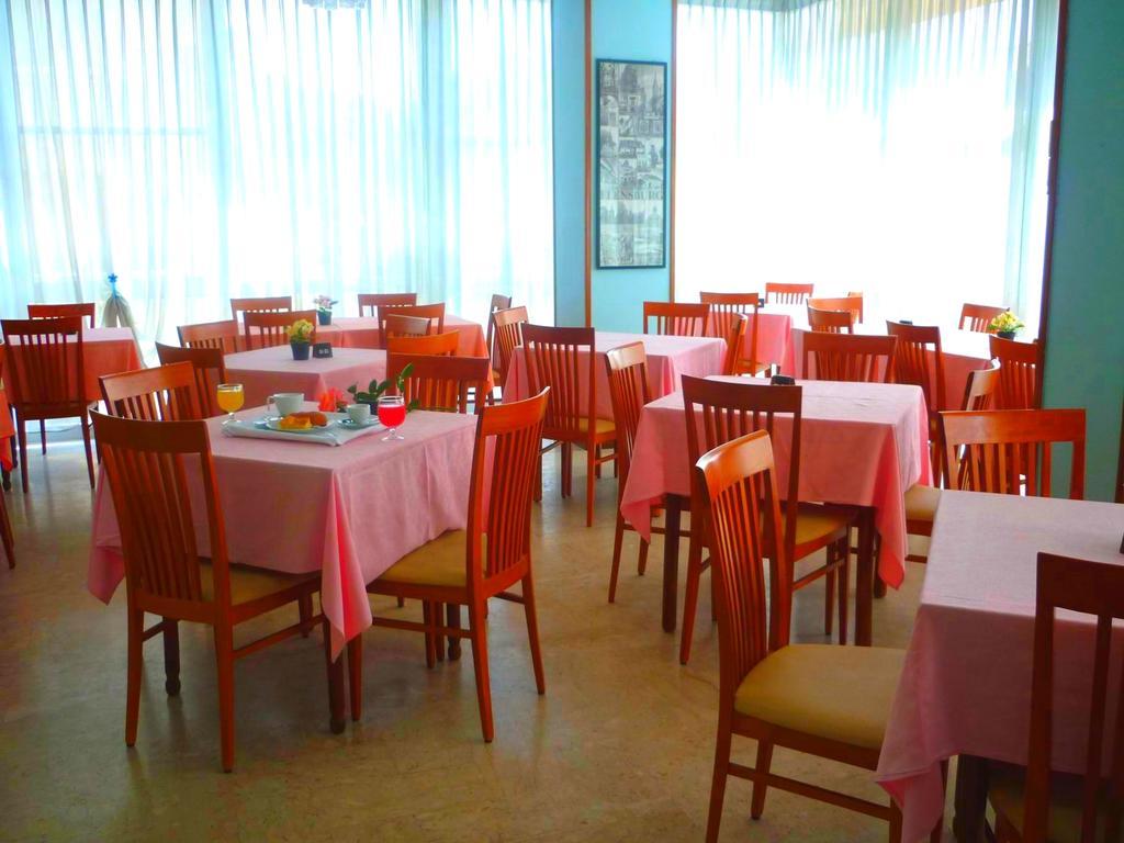 Hotel Maena Rimini Exterior foto